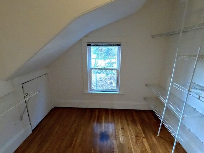 Building Photo - 21 Burr St