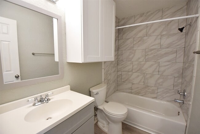 Building Photo - 2910 Walnut Springs Dr