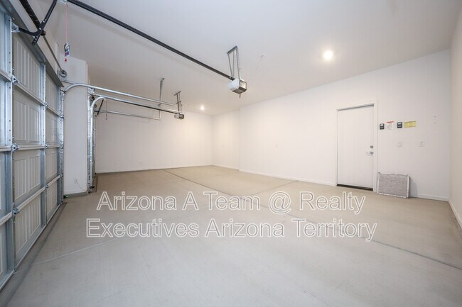 Building Photo - 17581 S Desert Barberry Dr