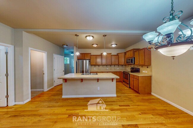 Building Photo - "Cozy" Meets "Modern": 3-Bedroom Home with Dreamy Front Porch Retreat!