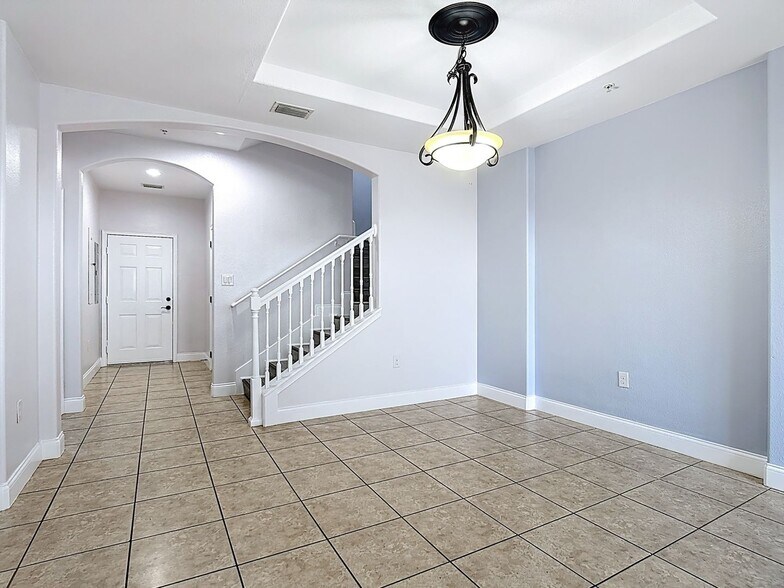 Building Photo - 2380 Bella Vista Dr