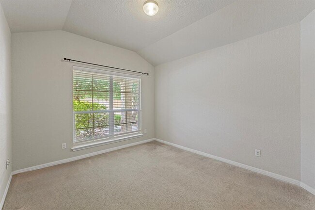 Building Photo - 410 Brazoria Trail
