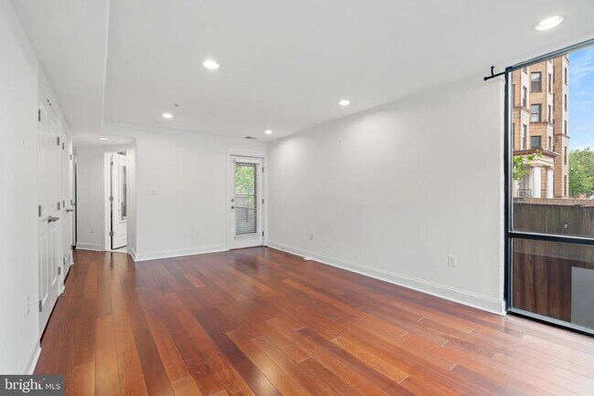 Building Photo - 1354 Euclid St NW