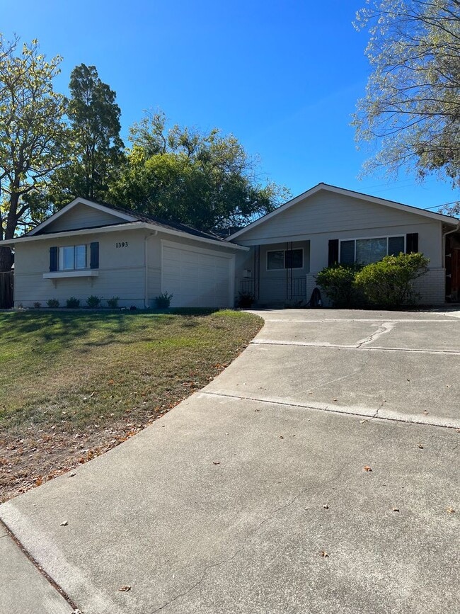 Primary Photo - 1393 El Dorado Dr