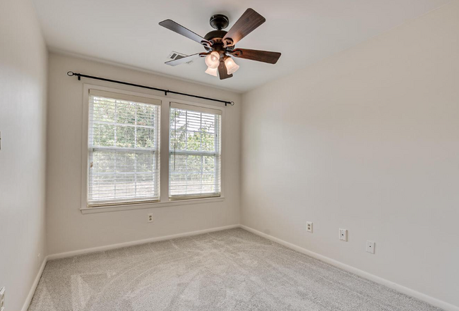 Building Photo - 119 Acadia Ct