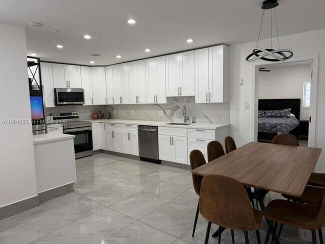 Building Photo - 2121 N 57th Terrace