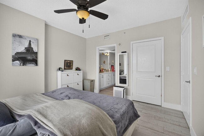 Building Photo - 403 S Sapodilla Ave