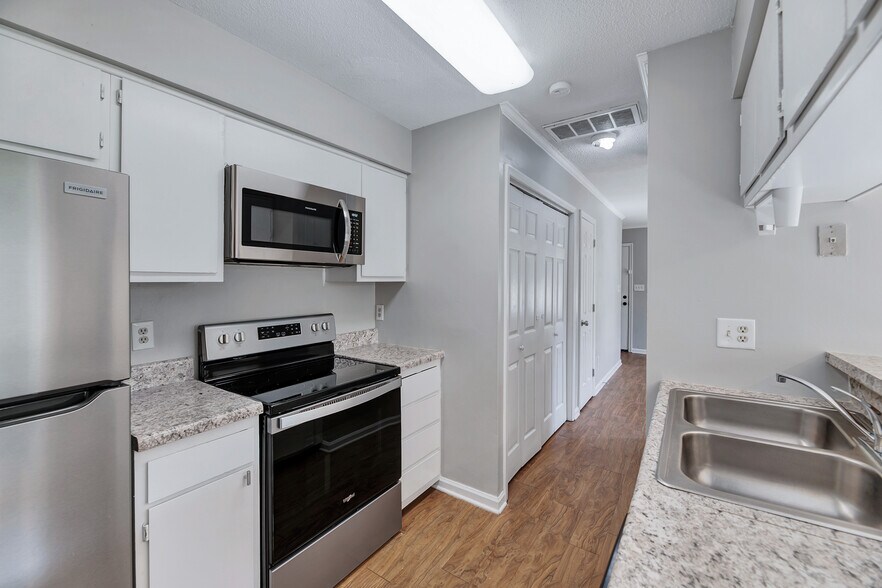 A large kitchen with new stainless steel appliances - 4304 Presley Ct