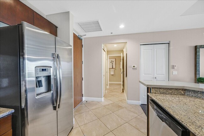 Building Photo - Designer Furnished Beauty at One Las Vegas!