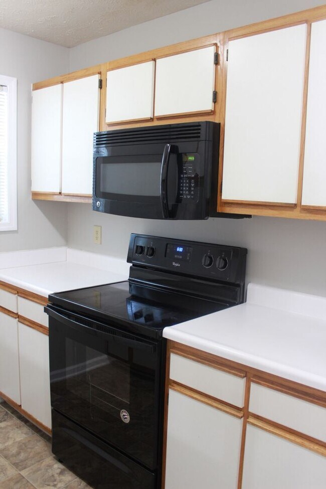 Building Photo - 325 Waterdown Dr