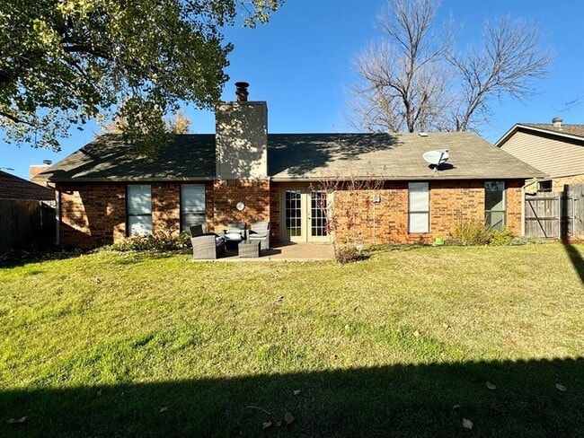 Building Photo - 2200 W Rockypoint Dr