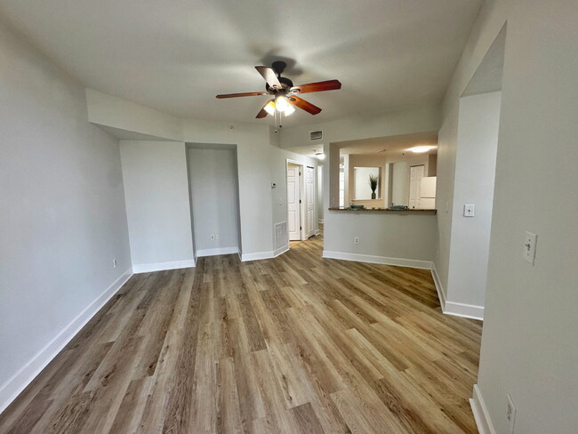 Building Photo - Newly Renovated Ground Floor 1 BR/1 BA Condo!
