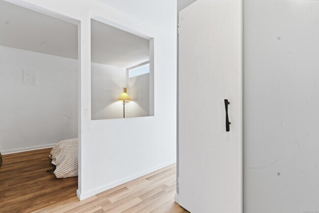 Building Photo - 40 Owen St