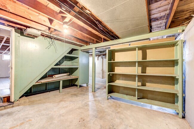 Building Photo - Charming 3-Bedroom Home with Garage, Basement & Fenced Backyard