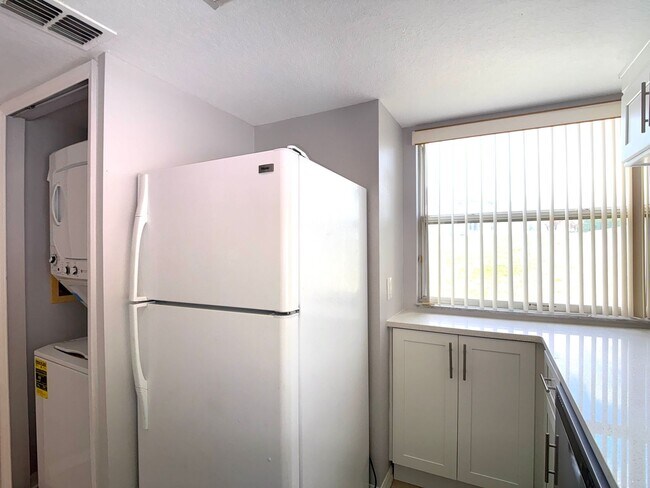 Building Photo - 306 Mango Dr