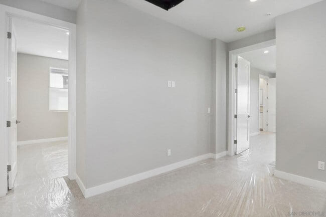 Building Photo - 2954 Copley Ave