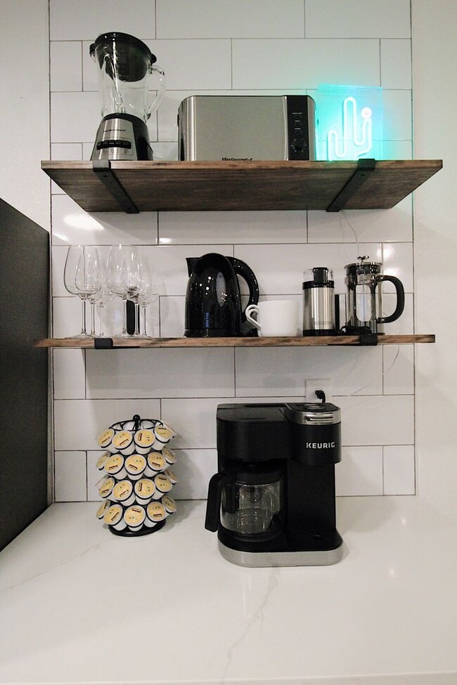 Building Photo - Ryan Place- Short to Mid-Term Rental Fully Remodeled 2  Bed, 1 Bath