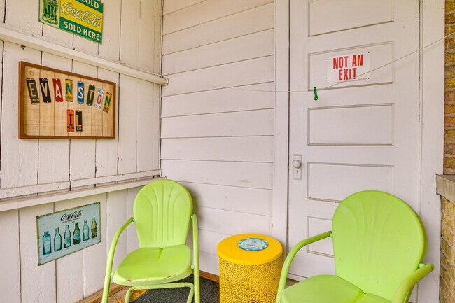 Building Photo - 1538 Fowler Ave