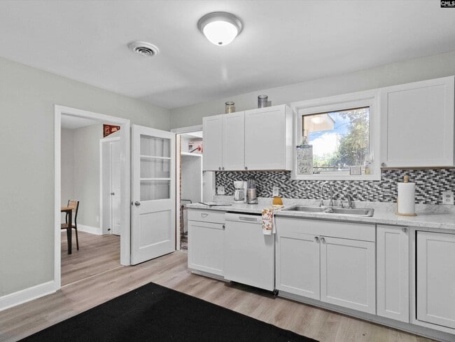 Building Photo - 1342 Karlaney Ave