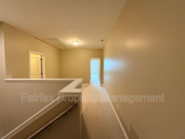 Building Photo - 212 Ellsworth Manor Dr