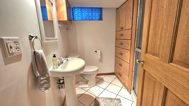 Building Photo - 3-Bedroom Oasis with 2 Full Baths in Saint Louis Park – 1,511 Sq. Ft. of Comfort 9/5.