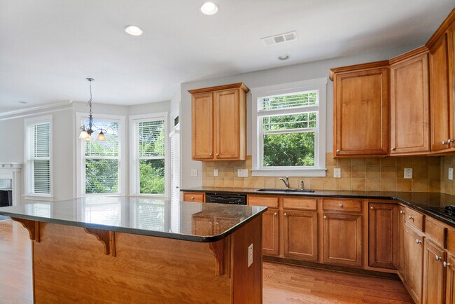 Building Photo - 2056 Hatteras Wy