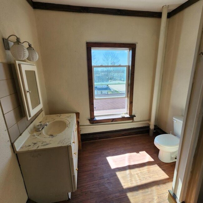 Building Photo - 118 E Railroad, Apt#6-Apt#6