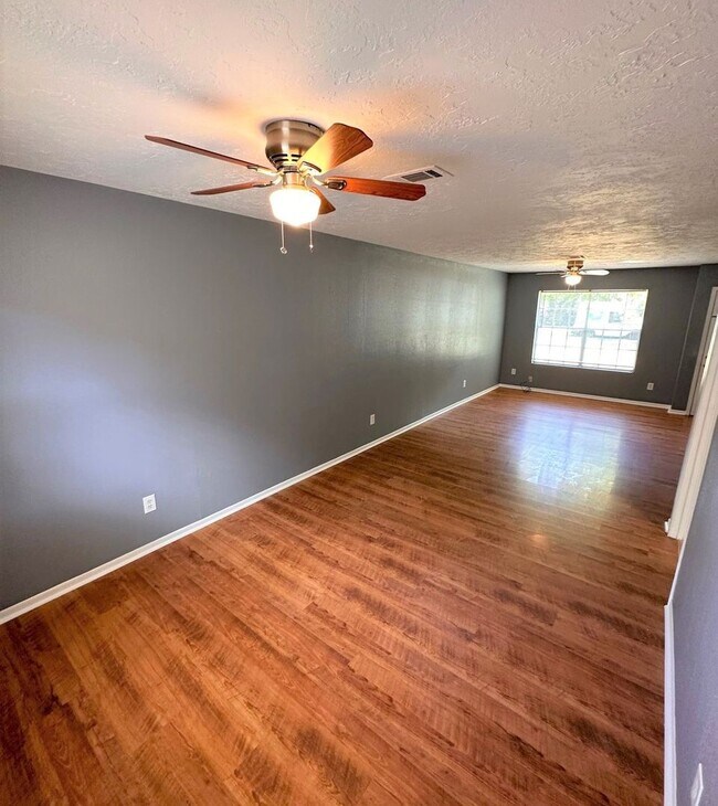 Building Photo - 2321 Gladys St, Beaumont TX 77702