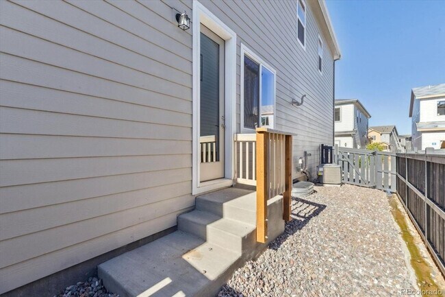 Building Photo - 13829 Deertrack Ln