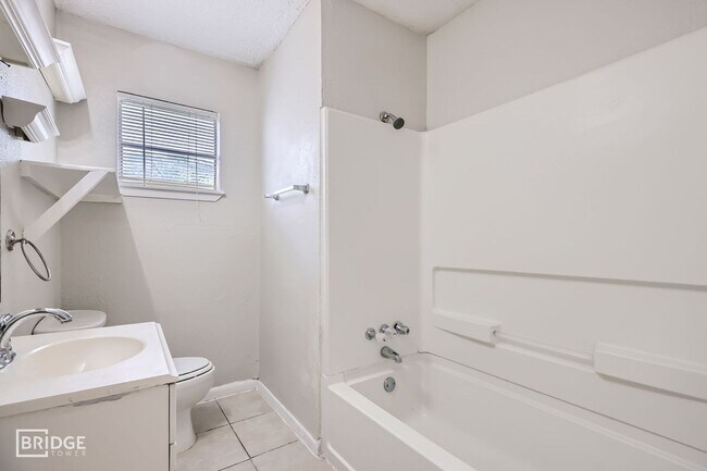 Building Photo - 1102 Jefferson St