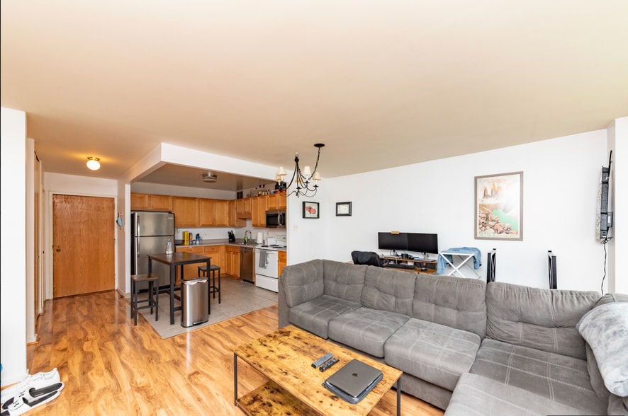 Building Photo - 211 E Ohio St