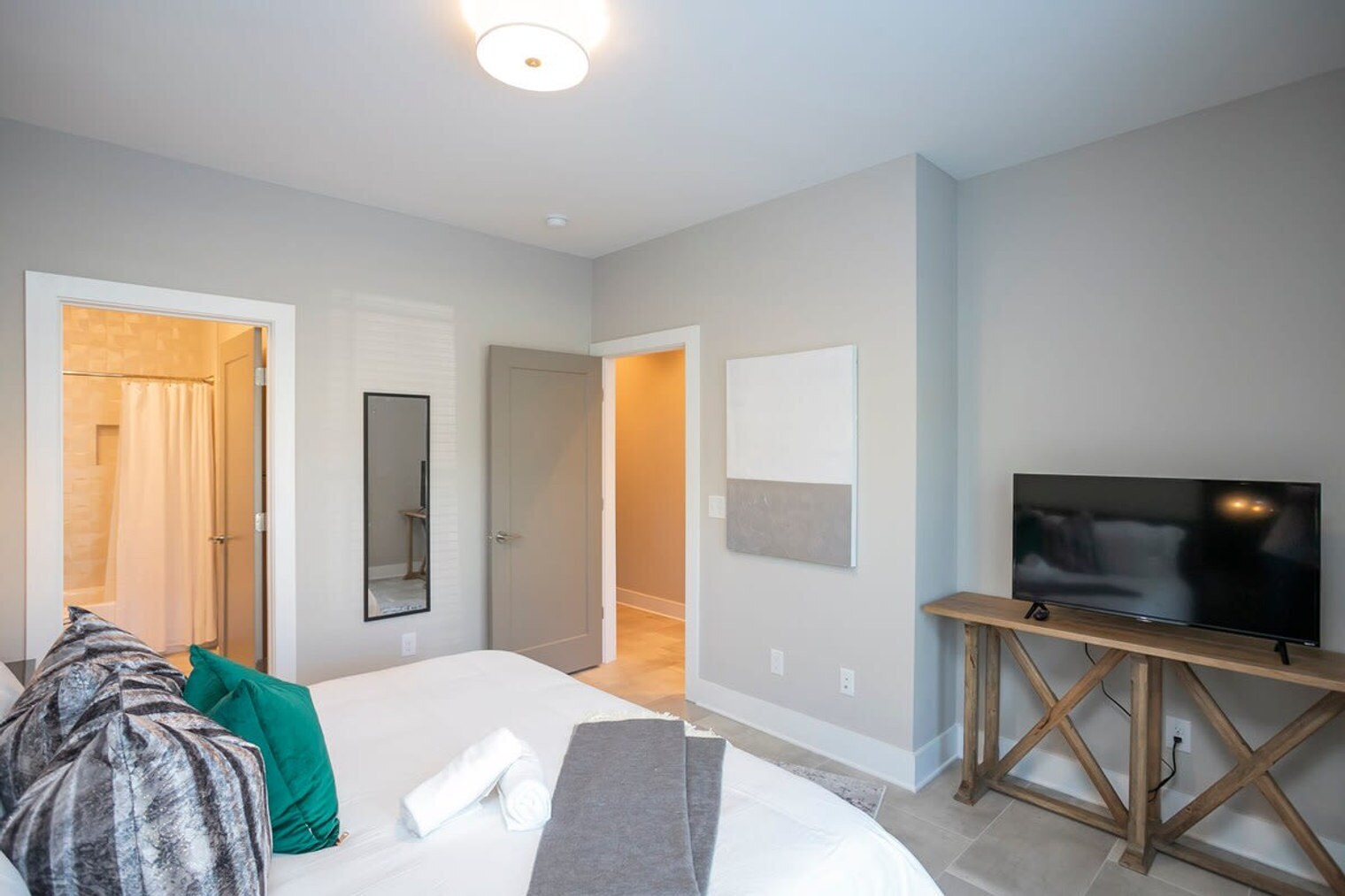 Building Photo - 709 26th Ave N