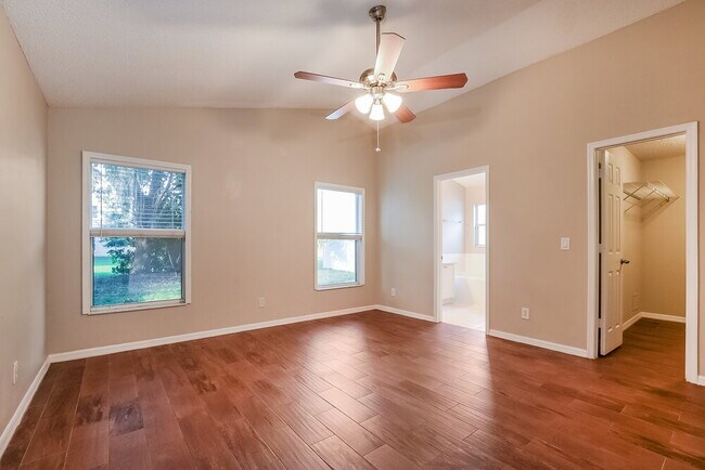 Building Photo - 13621 Meadowpark Ave