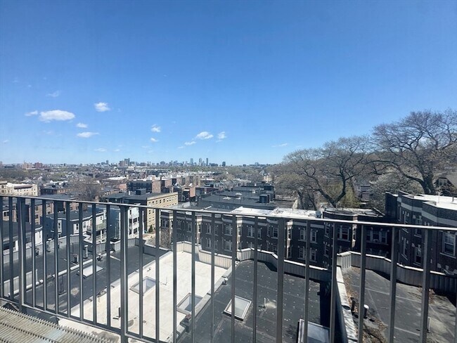 Building Photo - 147 Kelton St