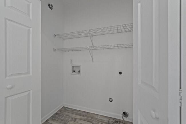 Building Photo - 459 E Lake Cir