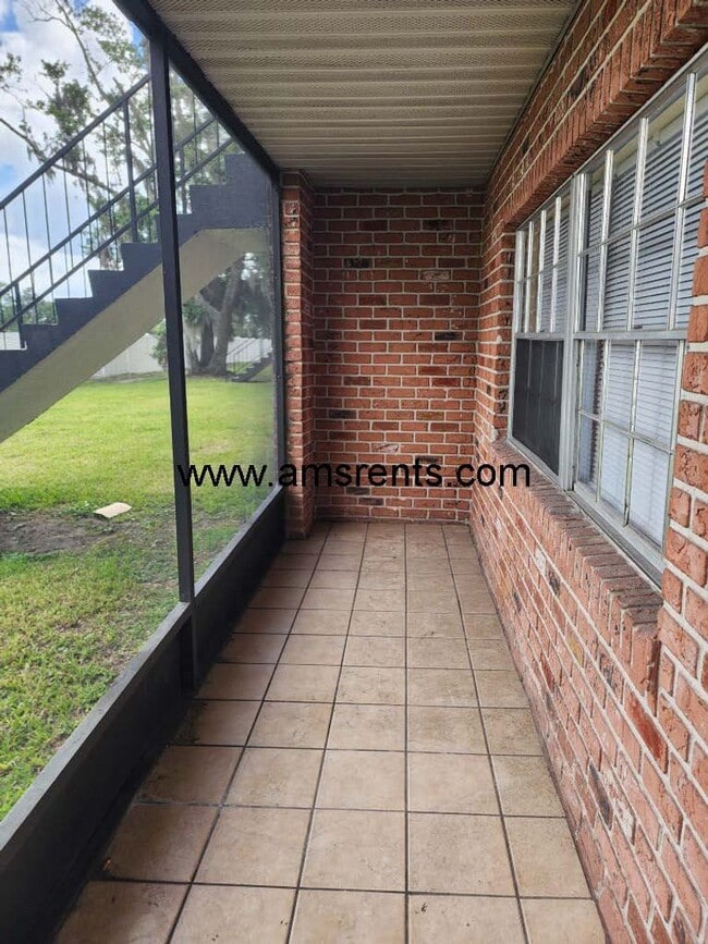 Building Photo - 1406 Holden Ave