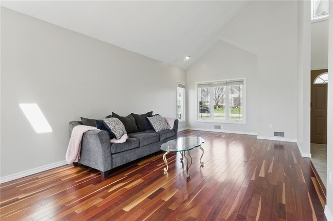 Building Photo - 12 White Oak Bend