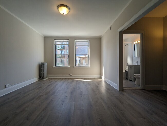 Building Photo - 3335 W Diversey Ave