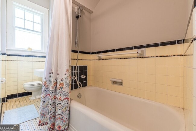 Building Photo - 1878 Cambridge Ave