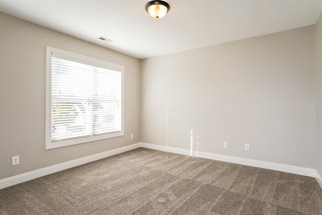 Building Photo - 56 Oakton Dr