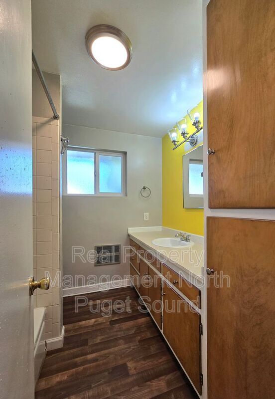 Building Photo - 1713 1st St