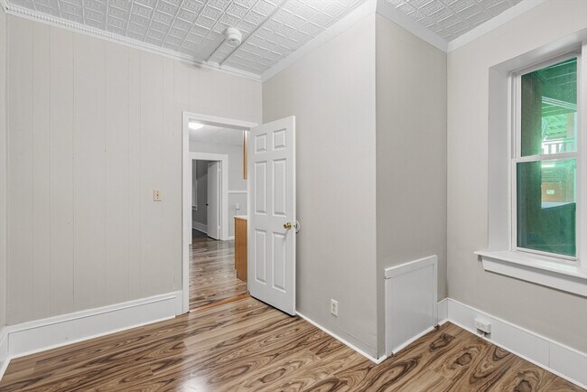 Building Photo - 55 Chestnut St