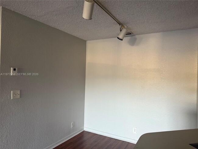 Building Photo - 3320 Pinewalk Dr N