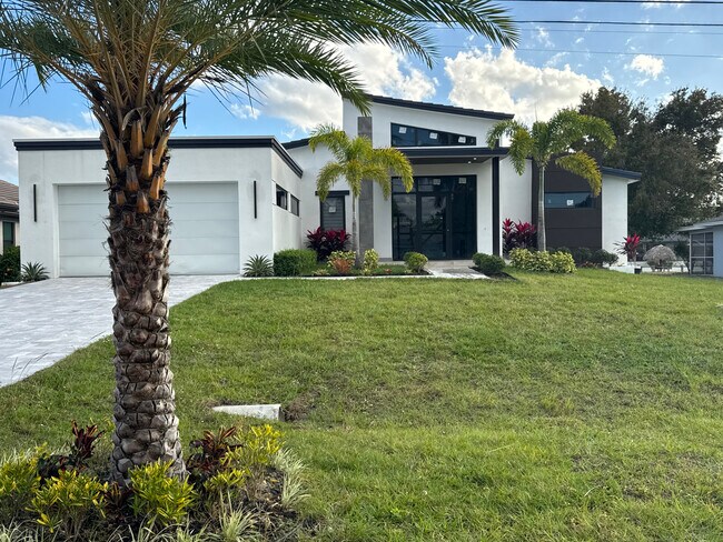 Building Photo - 1882 Coral Point Dr