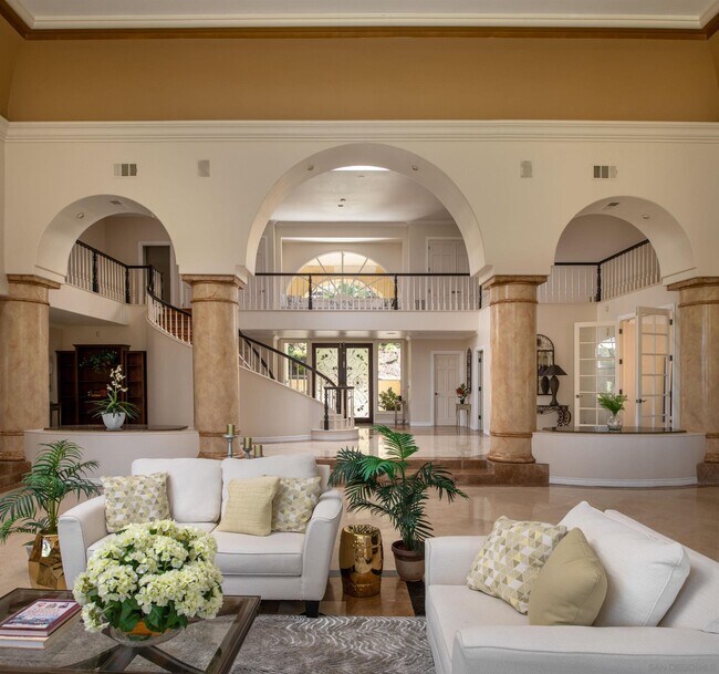 Building Photo - 459 Flores De Oro