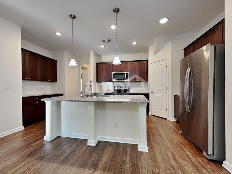 Building Photo - 202 Dogwood Cir