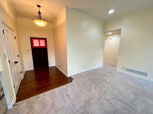 Building Photo - 3 Bedroom Ranch-Style Home in West Columbia