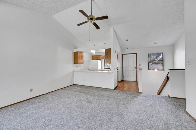 Building Photo - $2,130.95  - $500 OFF First Month's Rent - 3 Bedrooms, 2 Bathrooms Townhouse in Aurora with Washe...