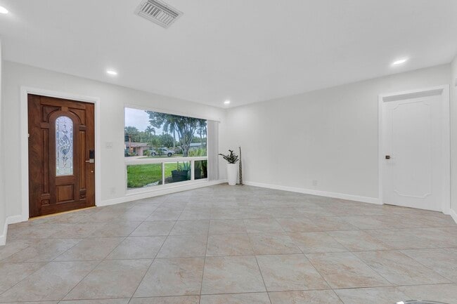 Building Photo - 5921 NE 15th Ave