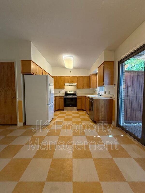 Building Photo - 1015 Carlos Dr